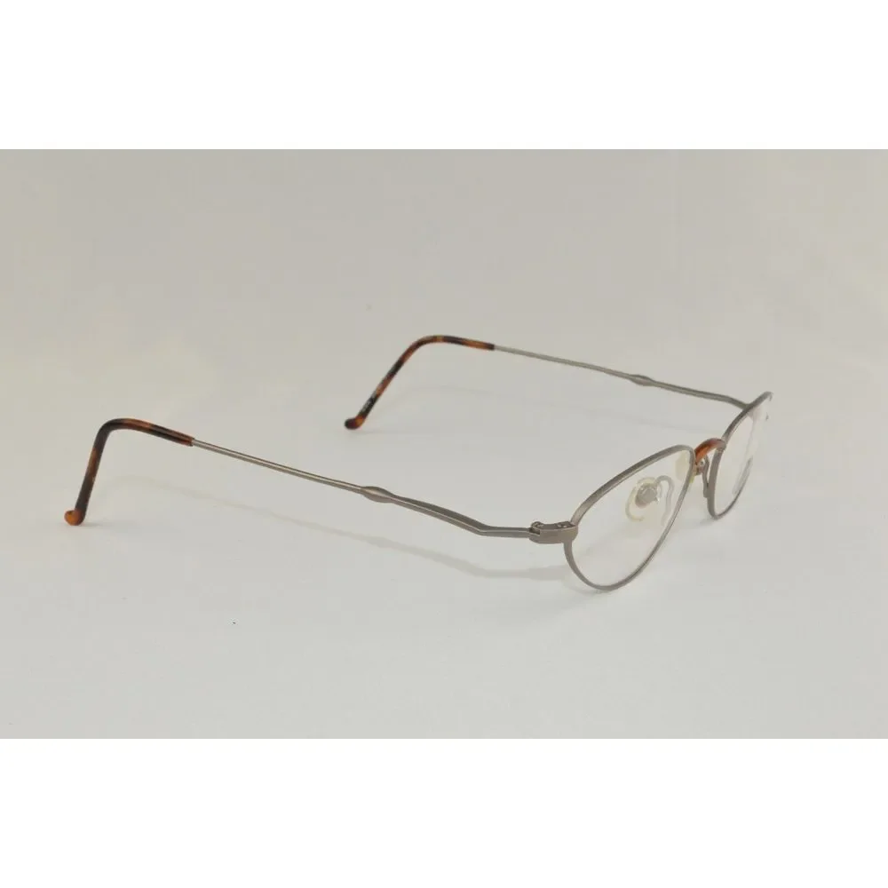 New Vintage De‎ Ja Vu Eyewear Rx Frame w/case 890 Size: 50-18-145 Color: Silver